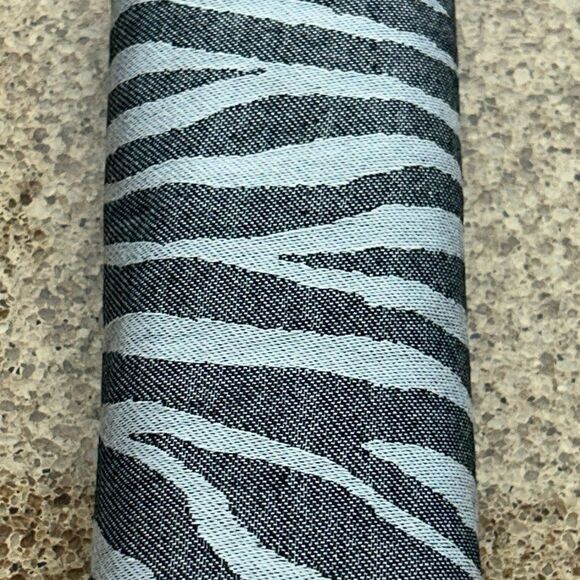 DVFโ4 Target ๐ฏ Zebra ๐ฆ Stripe Table Runner Get Wild! - Picture 12 of 17